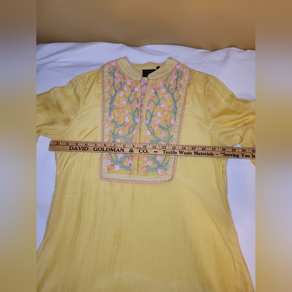 Morpankh by Shruti Sancheti Yellow Lightweight Embroidered Floral Kurta sz S - Picture 4 of 7